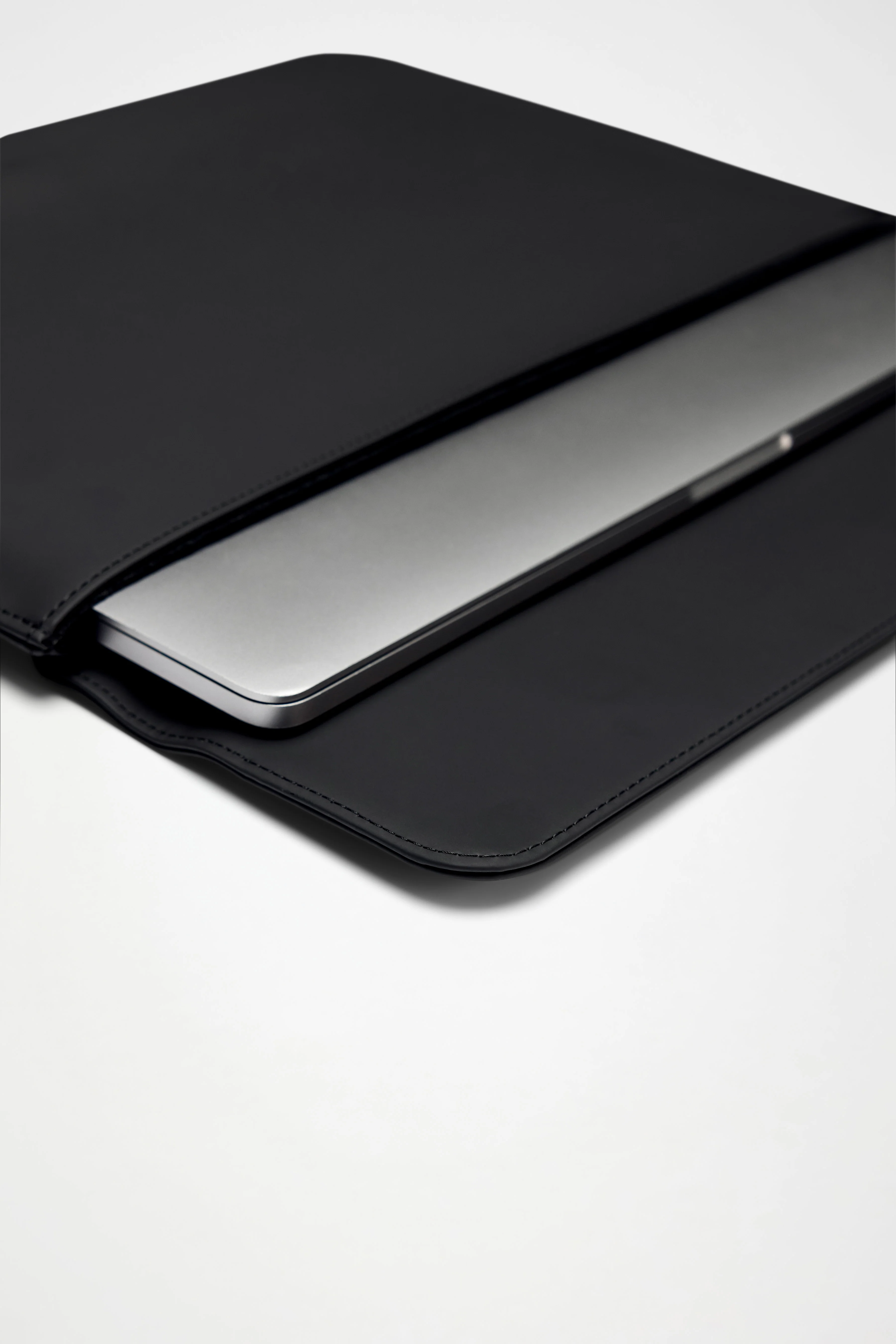 Laptop Portfolio 15″/16″ - Image 4