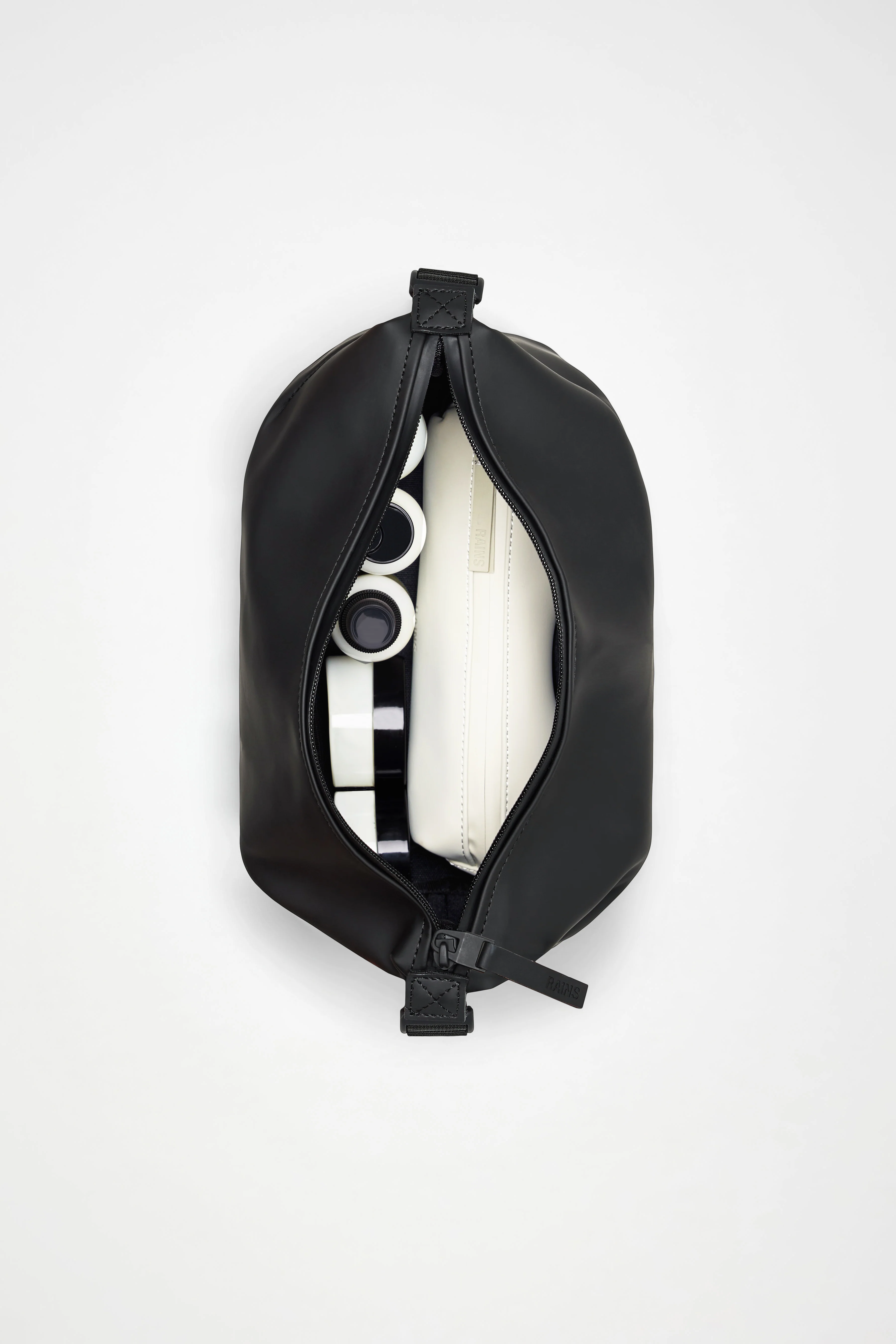 Hilo Wash Bag - Image 29